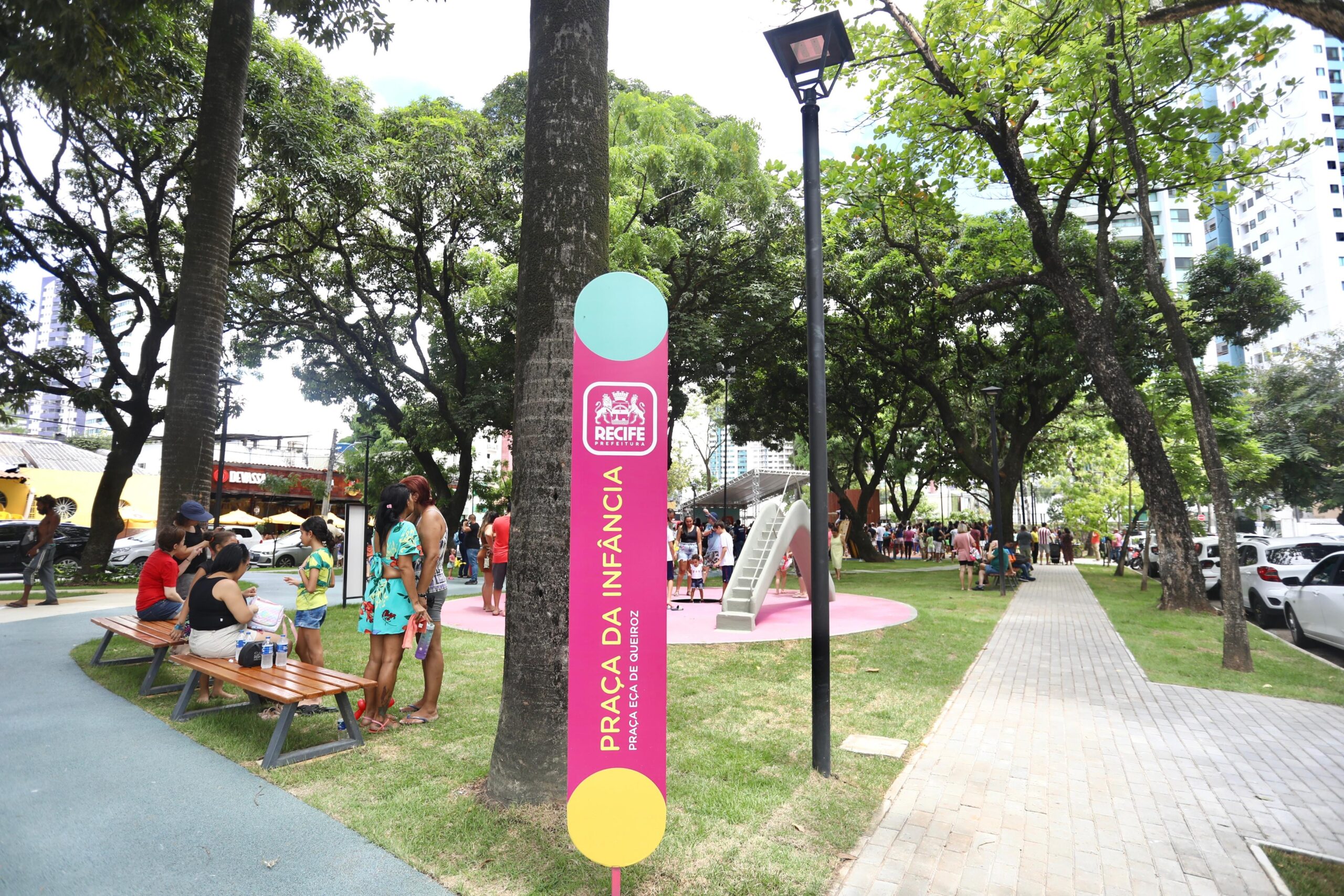 Prefeitura do Recife entrega a sétima Praça da Infância na Madalena