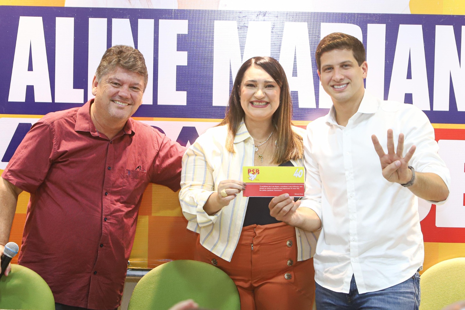 Aline Mariano oficializa filiação ao PSB