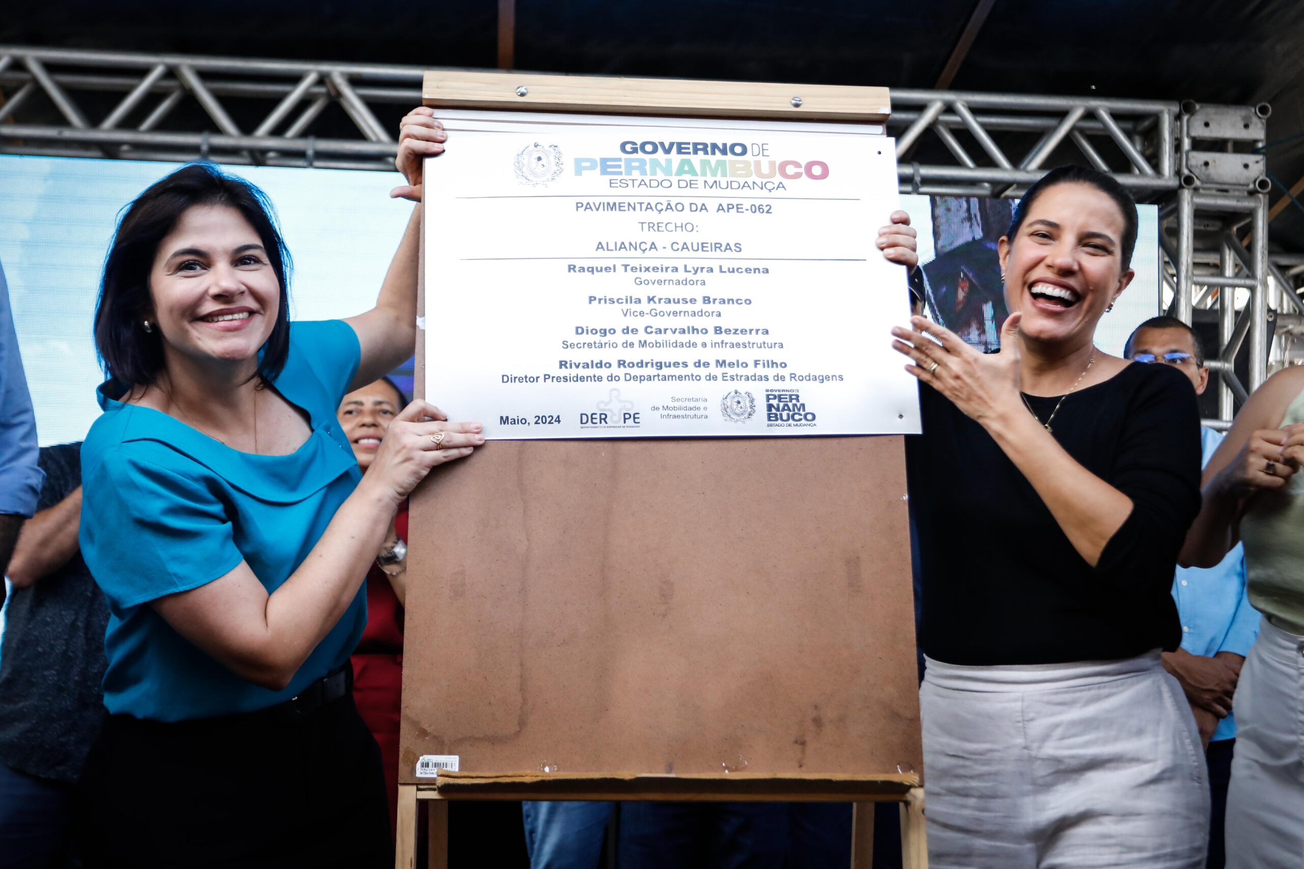 Na Mata Norte, Raquel entrega requalificação da PE-062 e implantação da PE-080