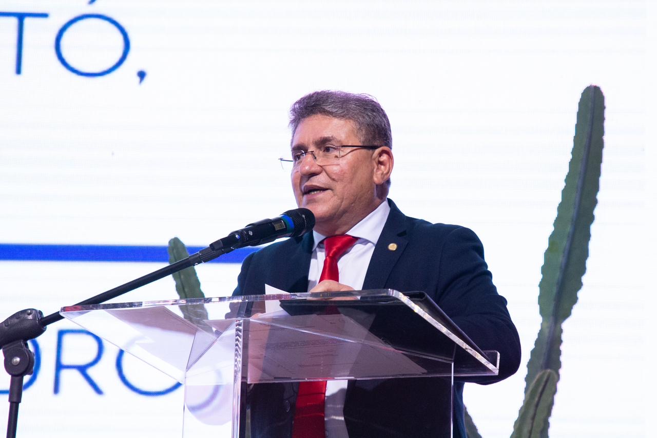 Duque inaugura, em Serra Talhada, Senac planejado na sua gestão