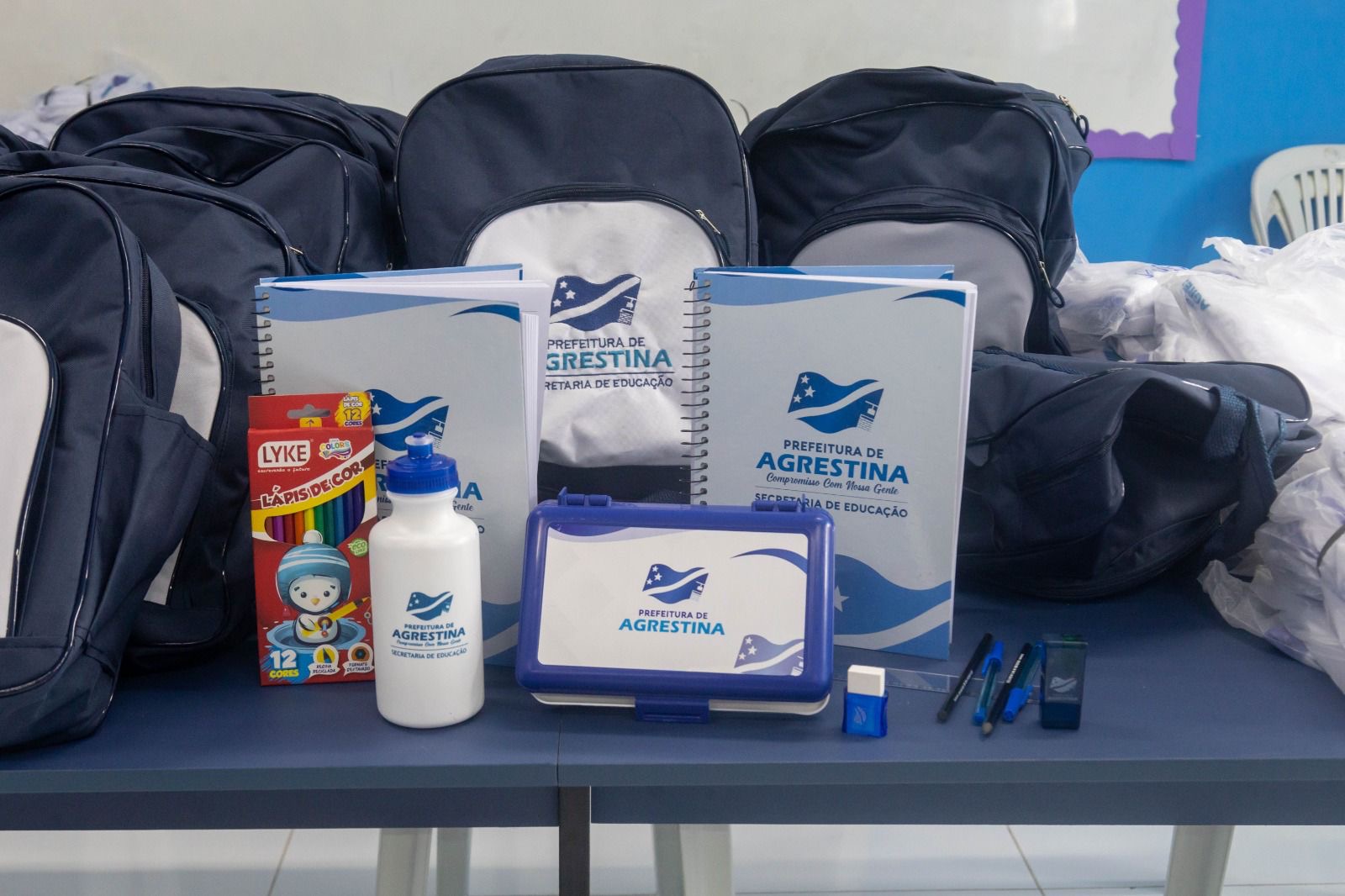 Em Agrestina, Josué realiza entrega cerca de 3,8 mil kits escolares 