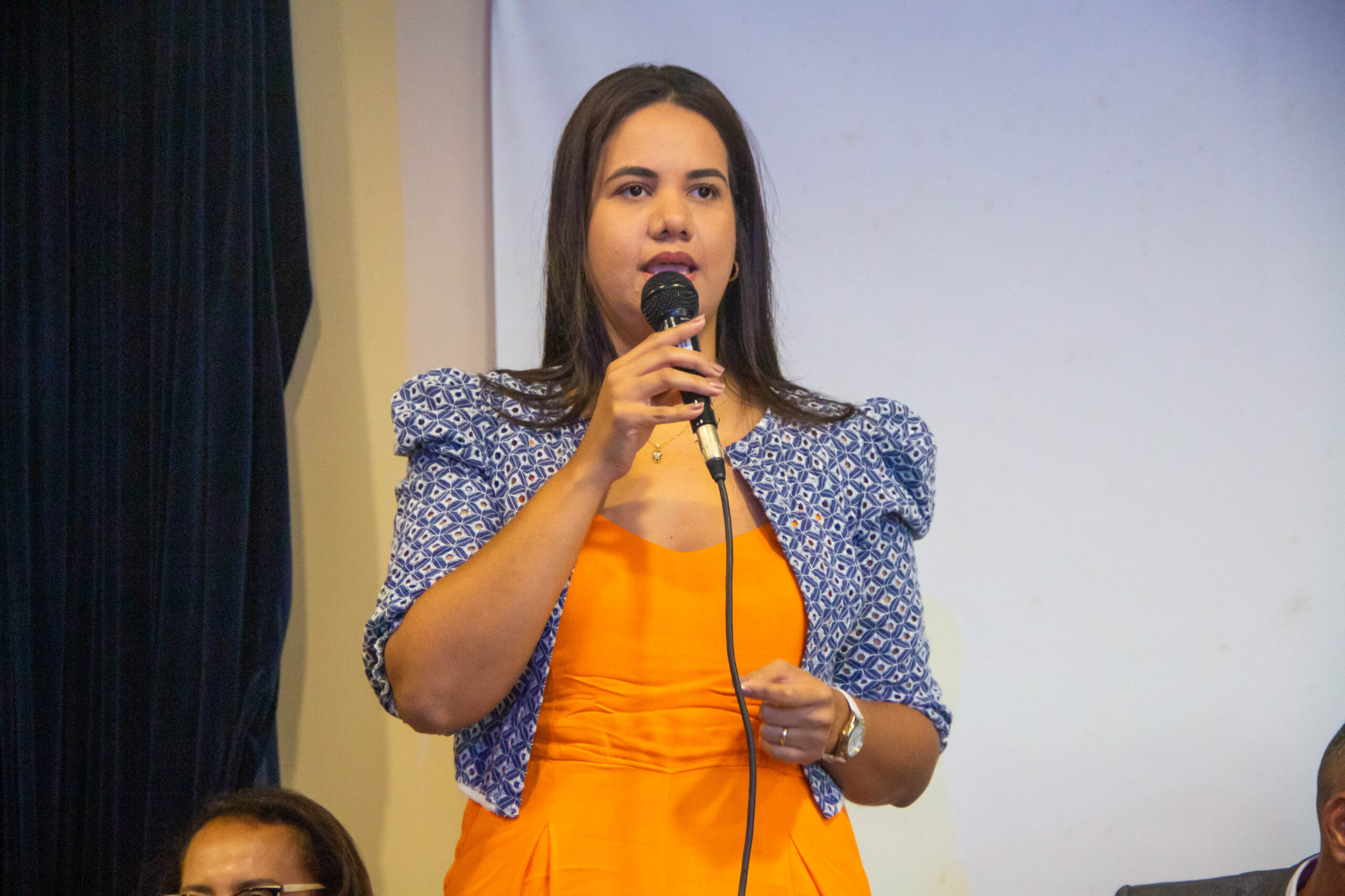 Mirella deixa cargo de secretária e faz balanço de ações