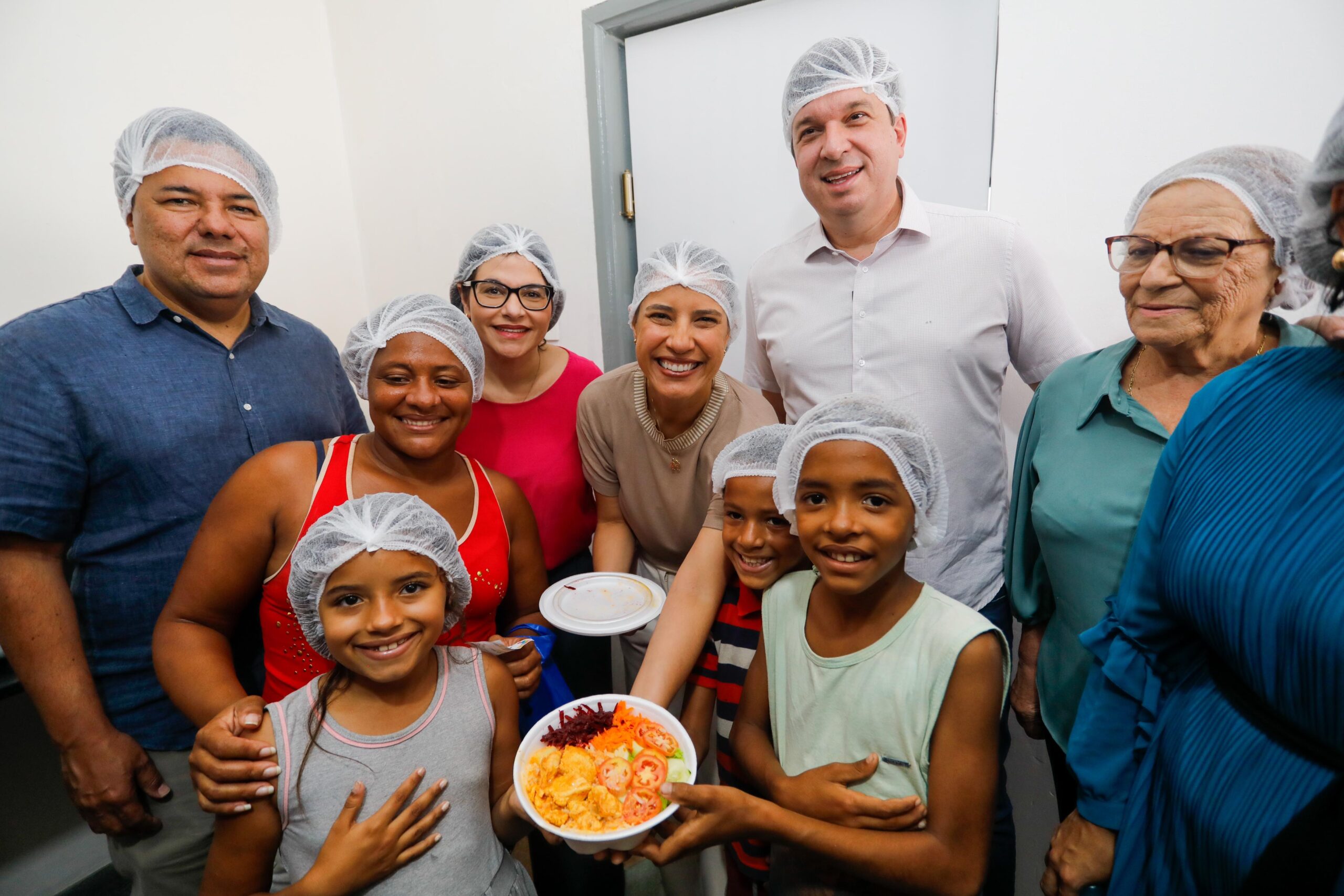 Em Bezerros, governadora entrega 120ª cozinha comunitária de PE 