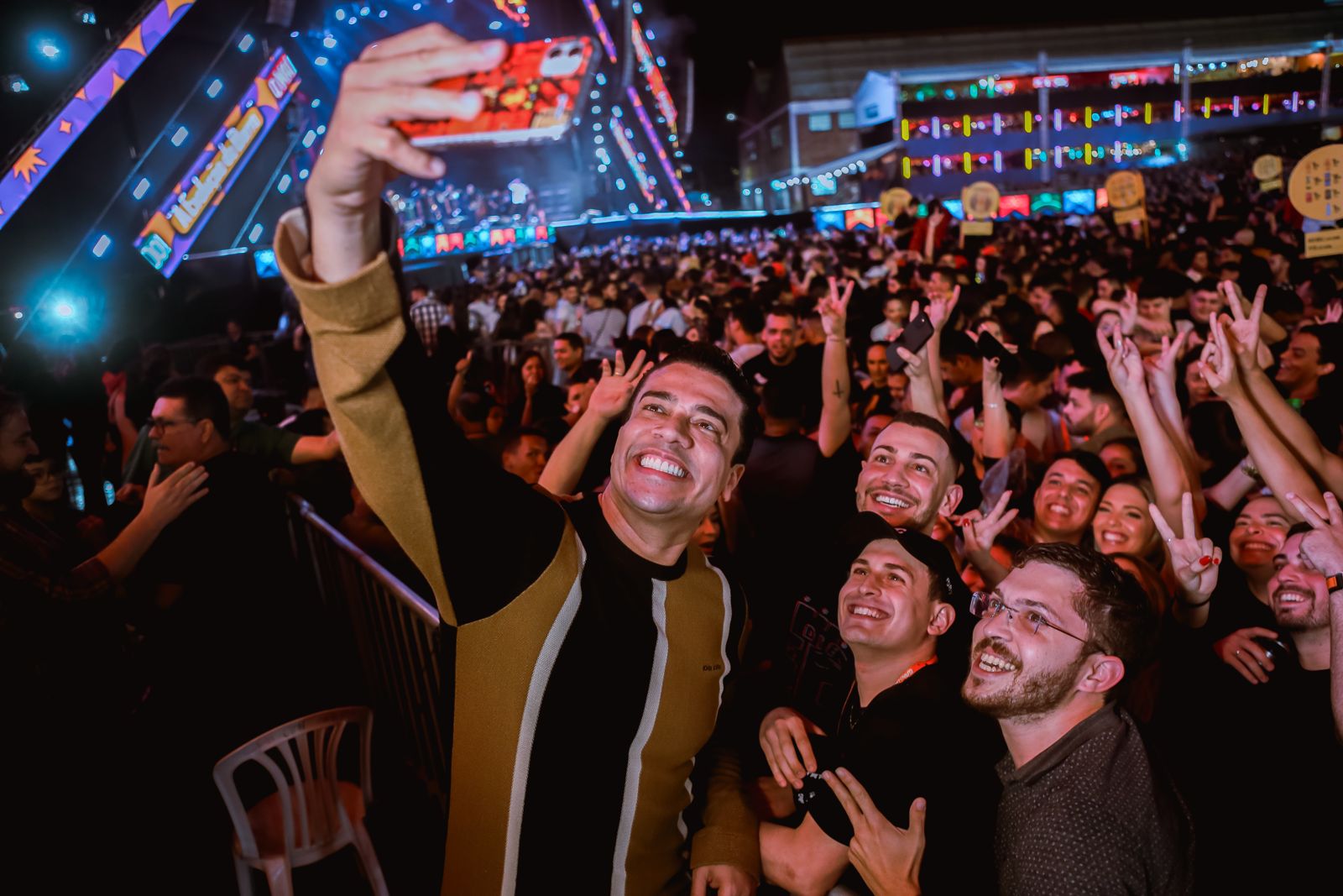 Rodrigo é ovacionado no terceiro fim de semana do Pátio do Forró em Caruaru