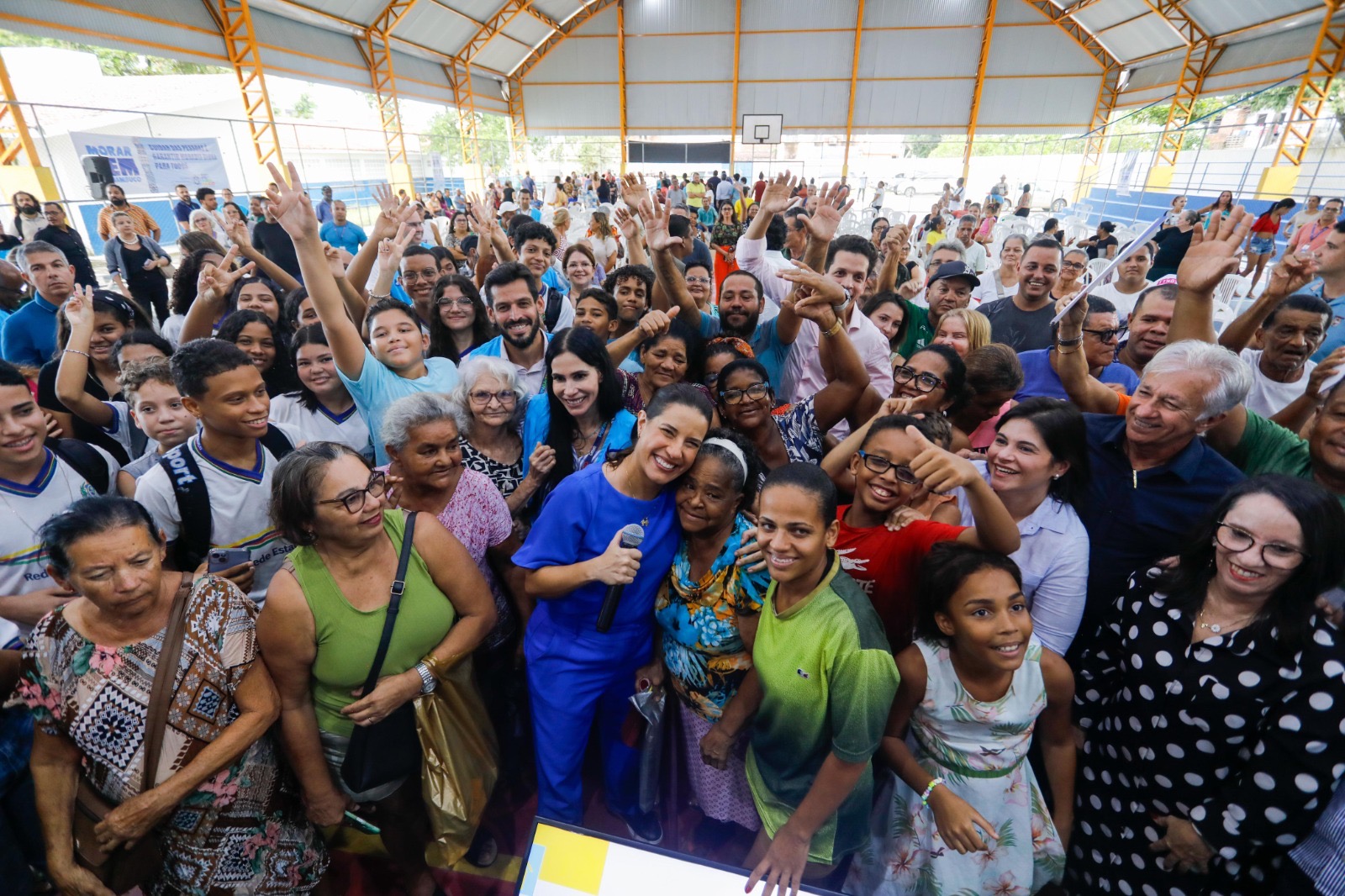 Raquel entrega 271 títulos de propriedade em comunidade do Recife