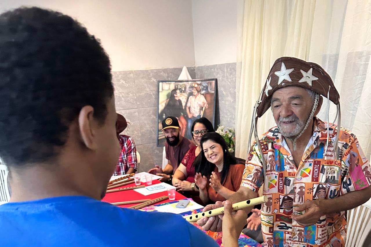 Penitenciária de Caruaru lança oficina de pífano para detentos e homenageia João do Pife