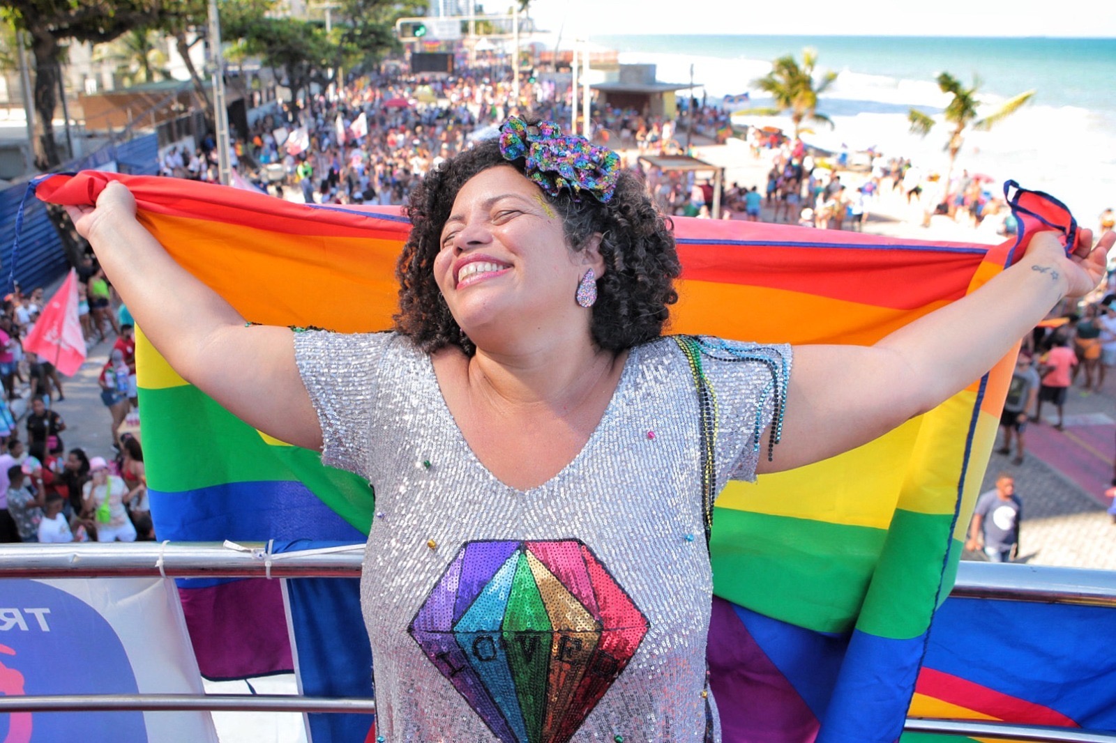 Dani Portela homenageia 36 organizações em prol da luta LGBTQIA+