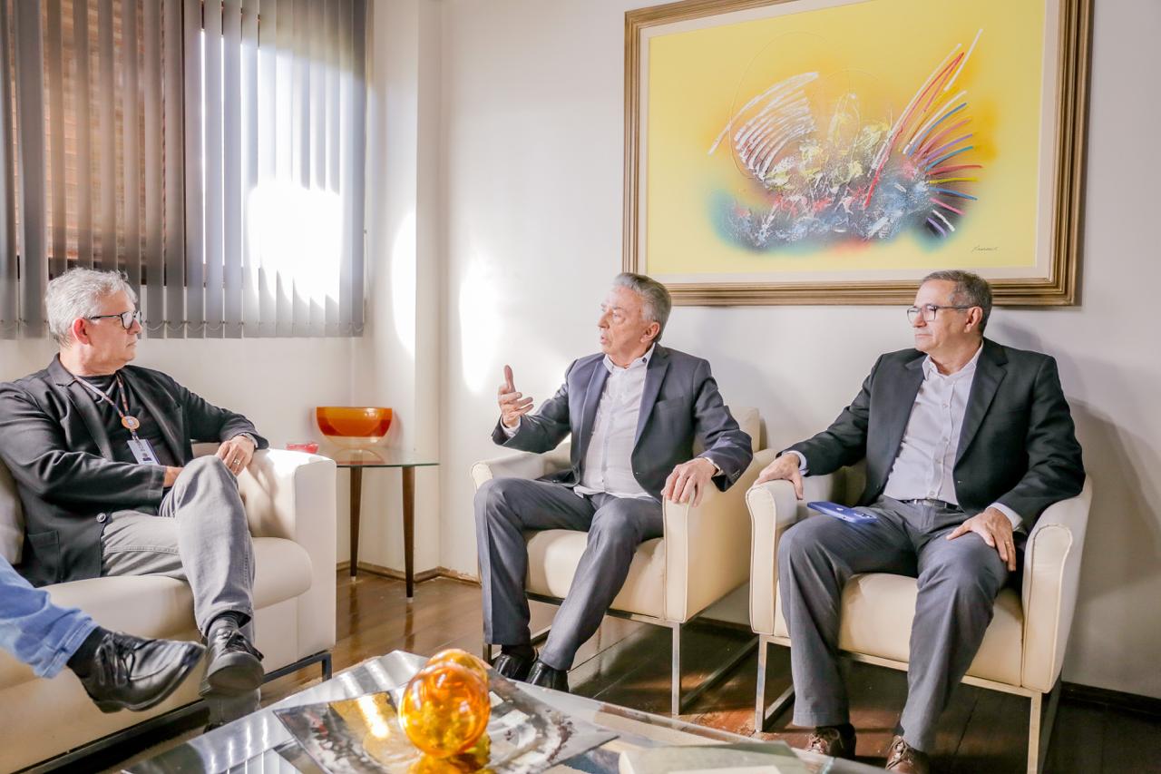 Queiroz dialoga sobre desafios da educação com reitor da Asces