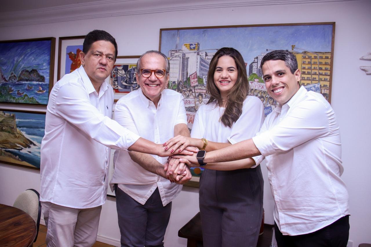 MDB no palanque de Mirella em Olinda