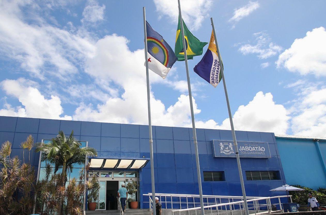 Prefeitura do Jaboatão inicia demolição dos prédios-caixão  