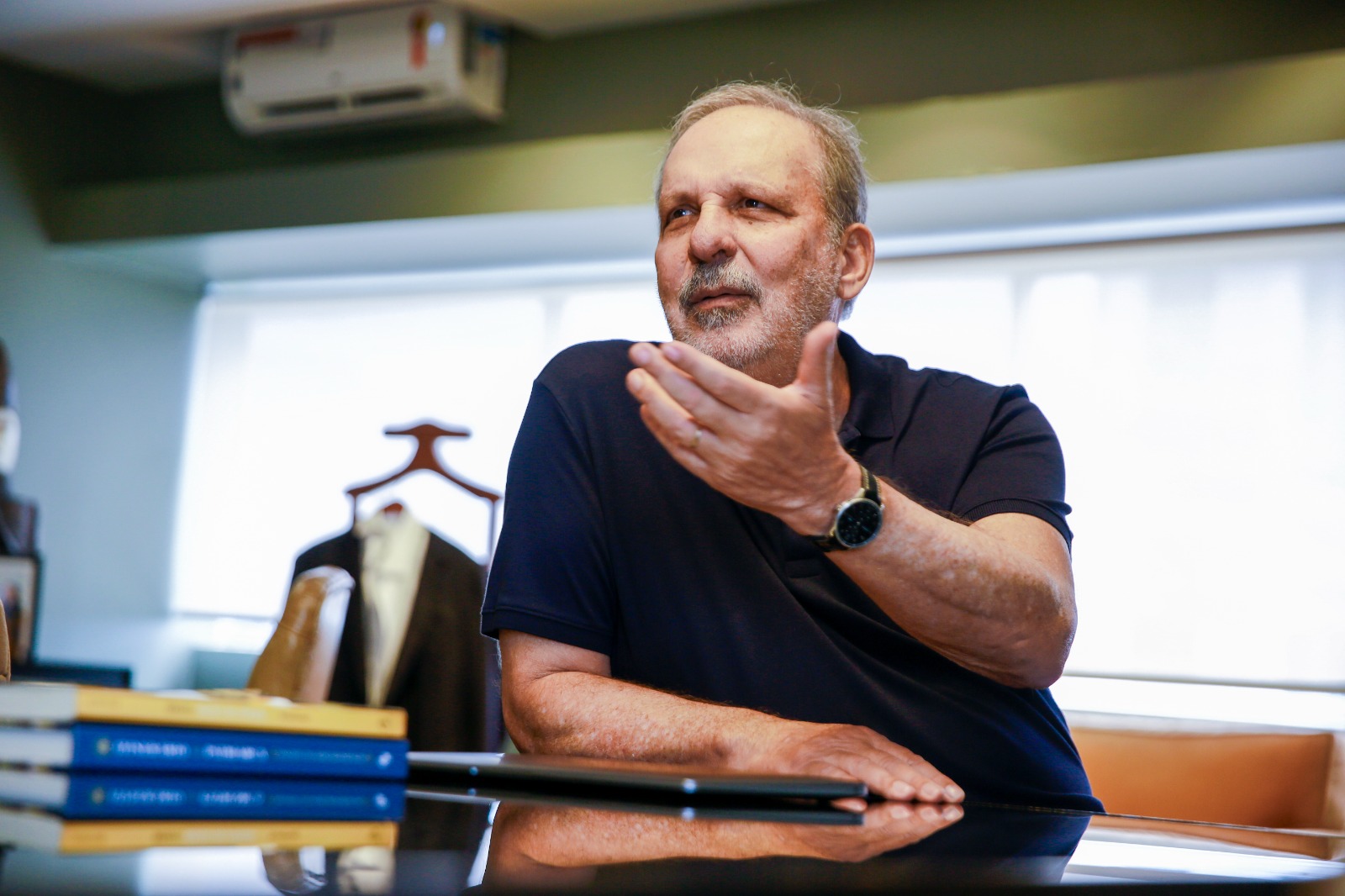 Armando defende potencial industrial de Pernambuco em debate