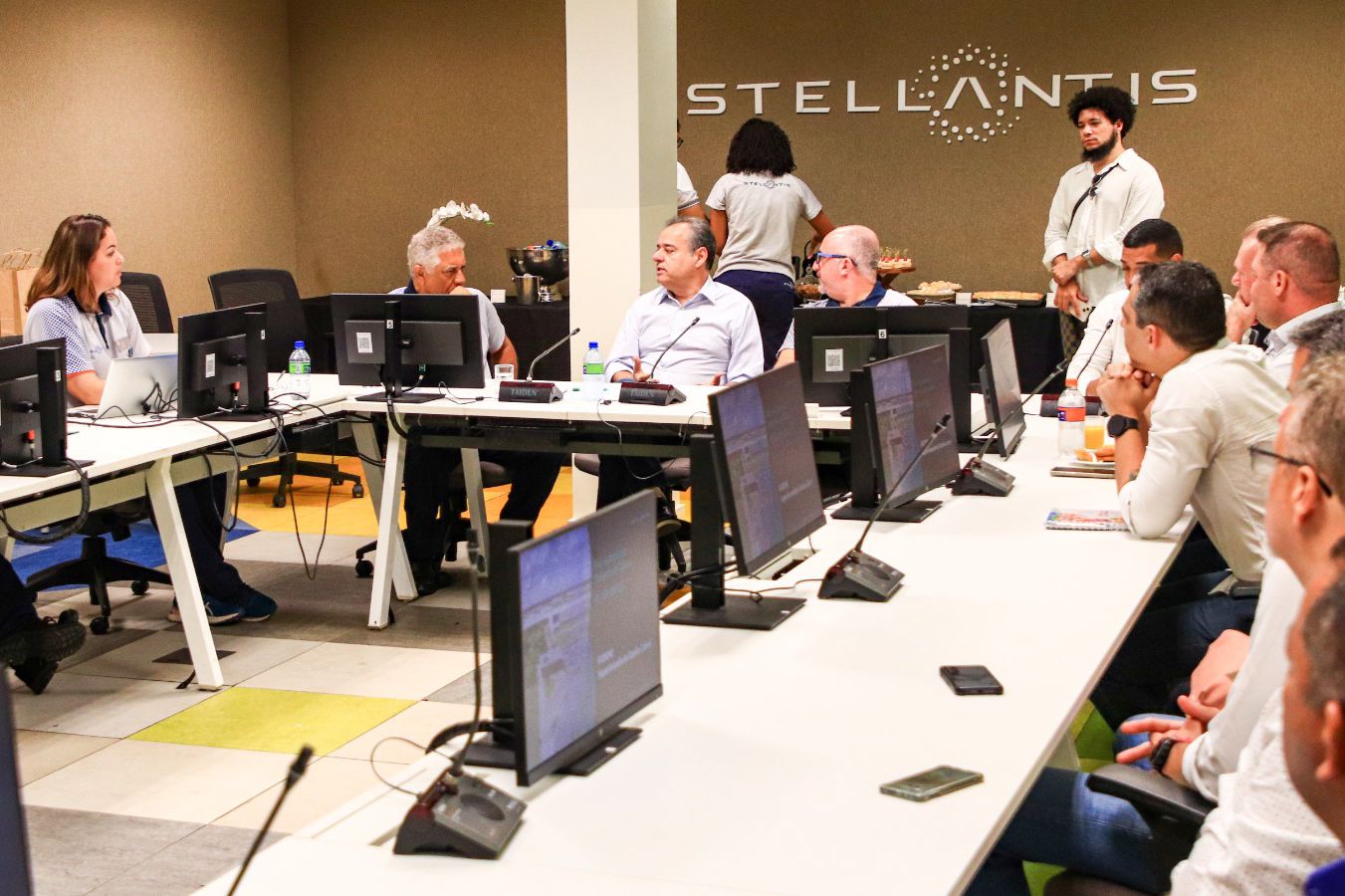 Sudene discute nova política industrial com direção da Stellantis