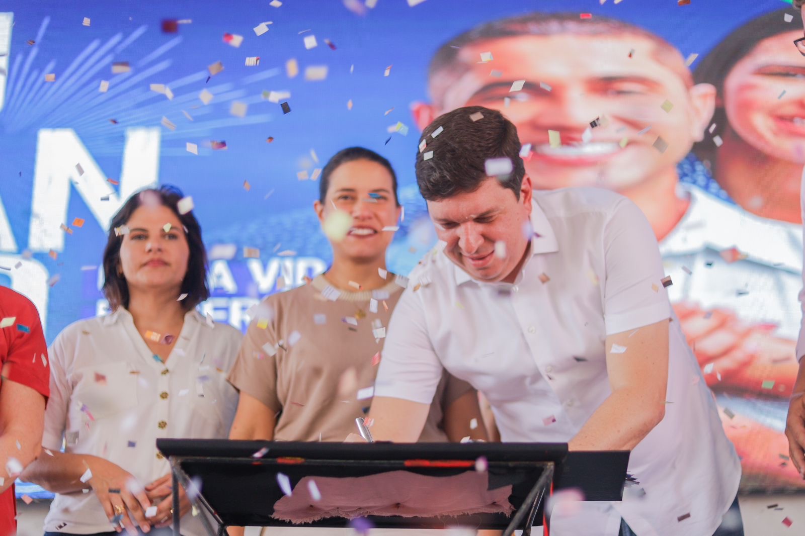 Joãozinho celebra conquista de mais uma estrada para o Agreste