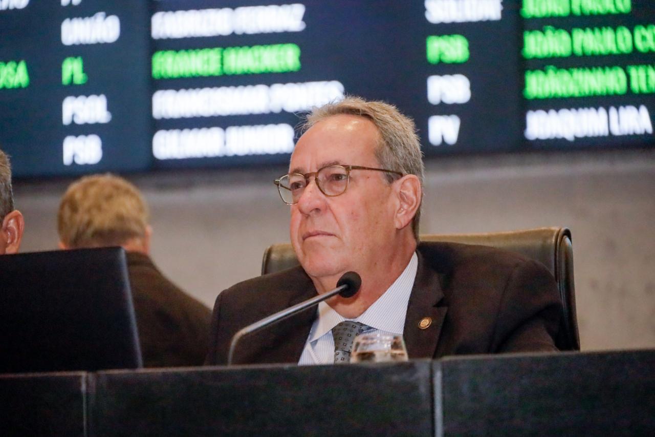 Álvaro promete conciliar atividades eleitorais com compromissos legislativos