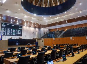 Deputados esvaziam plenário e sessão da Alepe é cancelada por falta de quórum