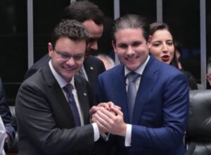 Coluna da quarta: Motta tem dia de vitória em meio a desgastes