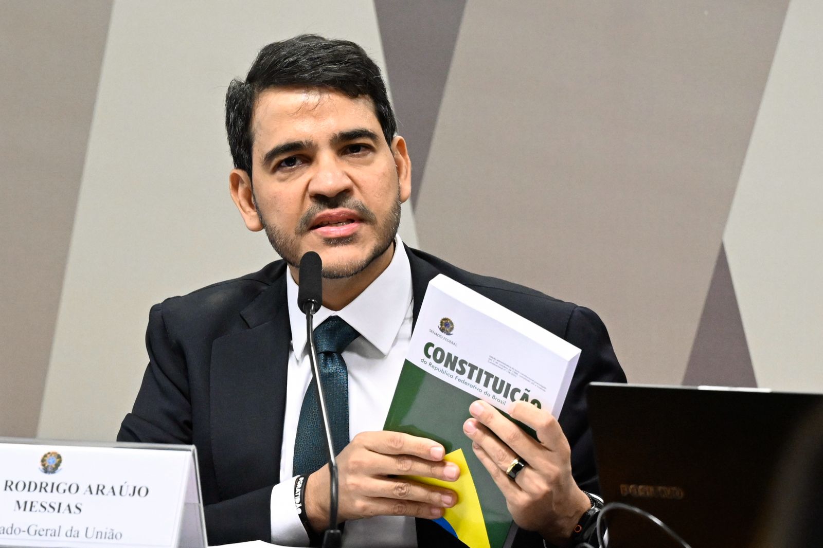 CCJ do Senado aprova indicação de Jorge Messias para o STF