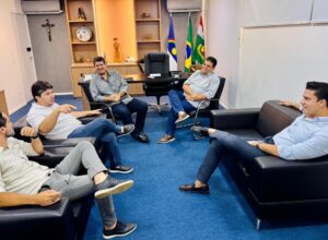 Fagner nega rompimento com Queiroz, mas também não crava apoio a ele
