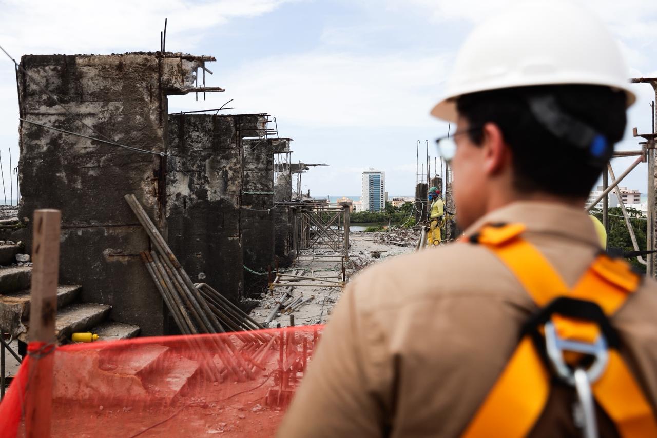 Demolição de edifício na Rua da União avança nova etapa