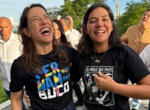 Viviane Facundes marca presença em entrega da PE-130 ao lado de Raquel Lyra 