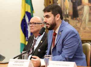 João Godoy celebra avanço do piso salarial da Odontologia