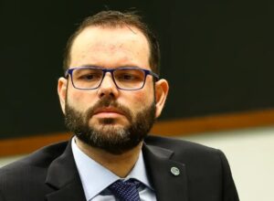 Senado aprova missão aos EUA para acompanhar situação de brasileiros custodiados