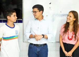 Programa Monitoria Recife incentiva protagonismo estudantil na rede de ensino