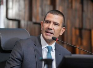 Douglas Ruas é eleito presidente da Alerj 