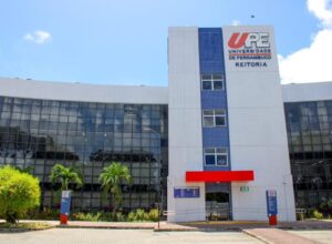 UPE abre concurso público com 19 vagas e salários até R$ 3,8 mil