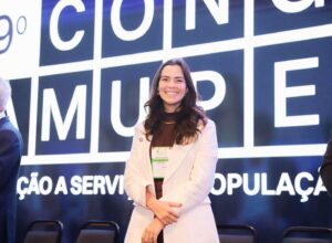 Maria Arraes defende parceria federal com municípios no Congresso da Amupe