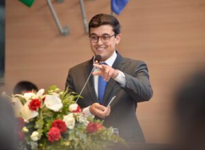 Victor Marques é empossado prefeito do Recife renovando compromissos e fazendo gesto à oposição