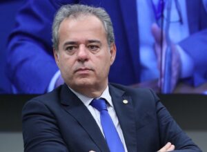 PEC de Danilo Cabral que prevê mais recursos para assistência social é aprovada na Câmara