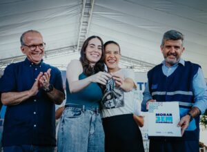 Governo de Pernambuco entrega 125 moradias no Recife
