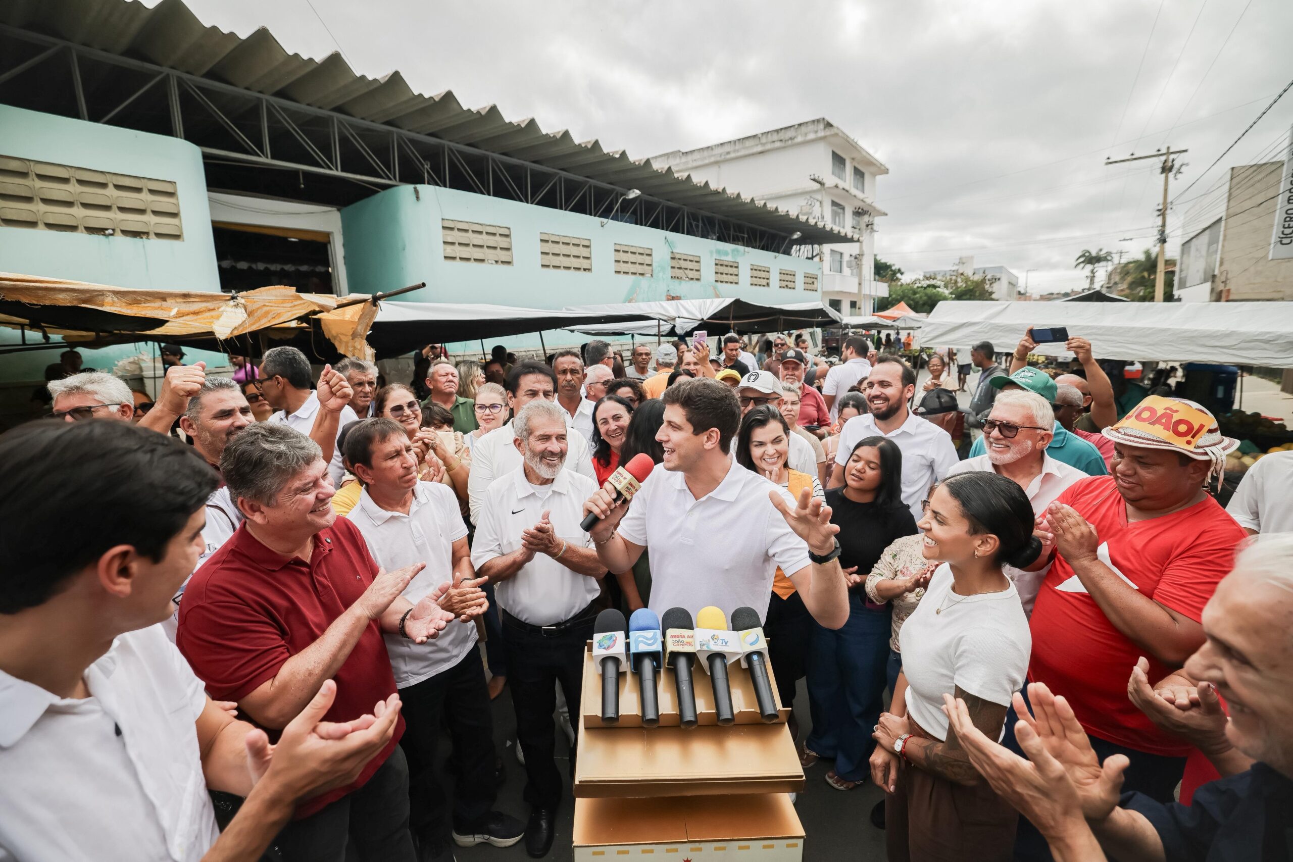 Se eleito, João Campos quer assumir obra da Transnordestina