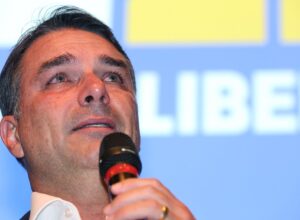 Coluna do sábado: o teste de sobrevivência política de Flávio Bolsonaro