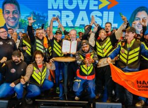 Lula autoriza crédito para taxistas e motoristas de aplicativo renovarem veículos