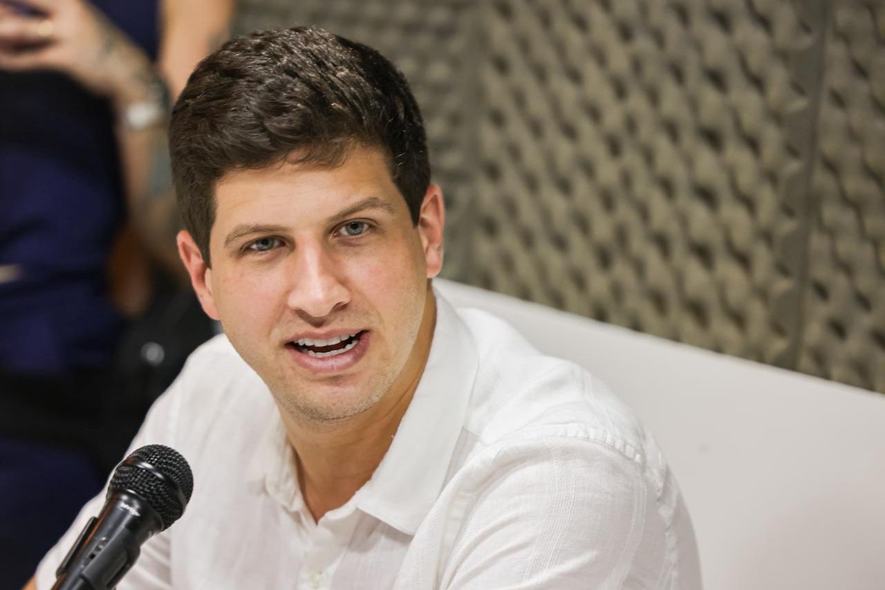 Durante agenda no interior, João Campos defende o fim da escala de trabalho 6×1