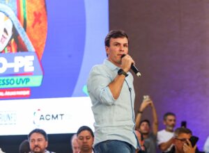 Em Triunfo, Miguel Coelho participa do Congresso Estadual da UVP