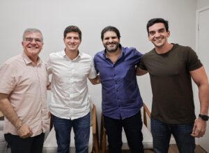 Ex-prefeito Jorge Alexandre oficializa apoio a João Campos