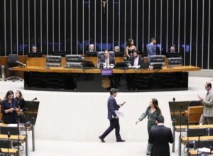 Nova regra do piso do magistério é aprovada com valor de R$ 5.130 para 2026