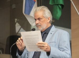 Em meio ao luto, Osmar Ricardo tem retorno discreto à Câmara do Recife
