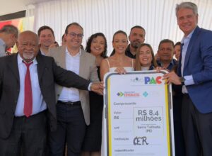 Fernando Monteiro participa dos 175 anos de Serra Talhada ao lado de Márcia Conrado