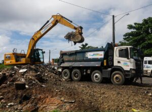 Governo de Pernambuco inicia limpeza emergencial do Rio Beberibe