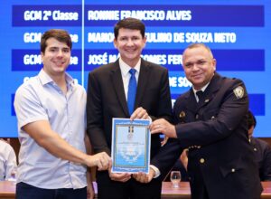 Simão celebra GCM com anúncio de Plano de Cargos e novas viaturas 