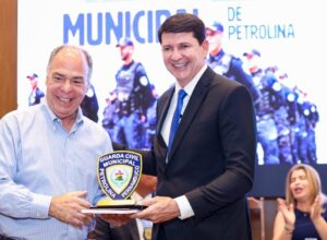 Simão Durando e Guarda Civil homenageiam Fernando Bezerra Coelho