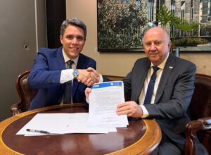 Amupe firma parceria com CNM para plataforma de compras públicas 