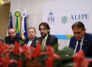 Deputado Diogo Moraes defende união do Polo de Confecções em audiência na Alepe