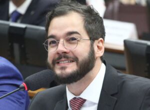 Túlio Gadêlha reforça fim da escala 6×1 e critica postura da extrema direita 