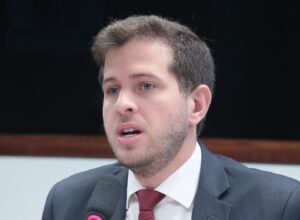 Pedro Campos critica cancelamento de R$ 146 milhões em obras no Sertão 