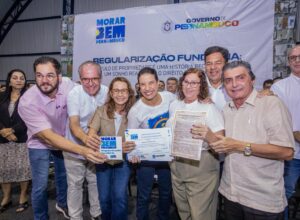 Débora Almeida acompanha entregas em Belo Jardim